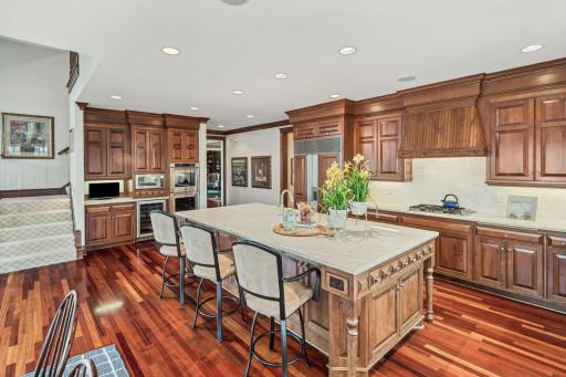 18371 Bearpath Trail, Eden Prairie, MN 55347
