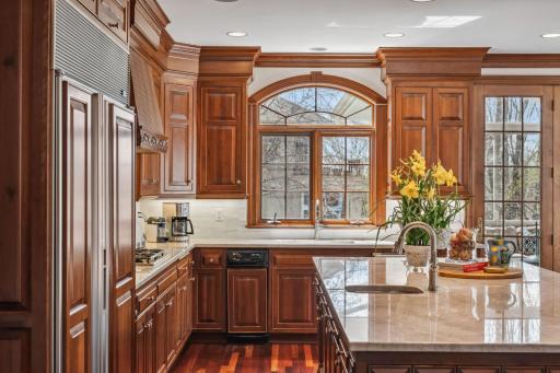 18371 Bearpath Trail, Eden Prairie, MN 55347