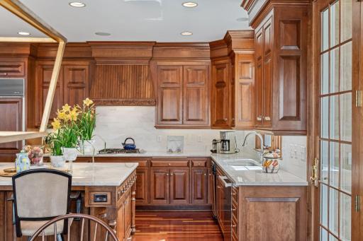 18371 Bearpath Trail, Eden Prairie, MN 55347