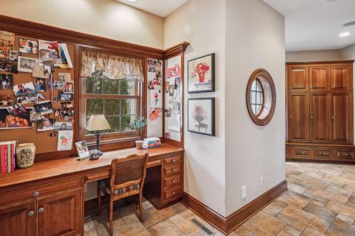 18371 Bearpath Trail, Eden Prairie, MN 55347