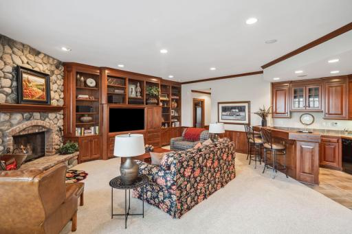 18371 Bearpath Trail, Eden Prairie, MN 55347