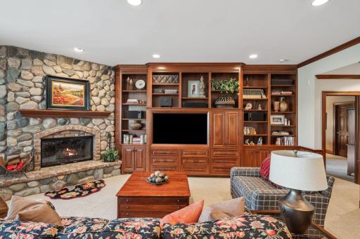 18371 Bearpath Trail, Eden Prairie, MN 55347