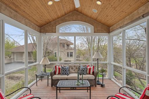 18371 Bearpath Trail, Eden Prairie, MN 55347