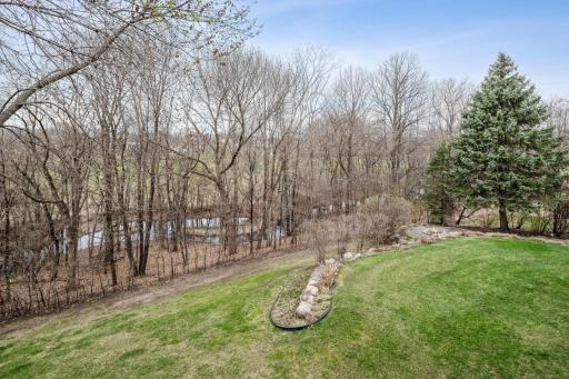 18371 Bearpath Trail, Eden Prairie, MN 55347