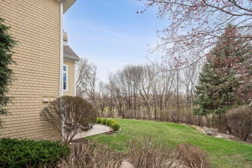 18371 Bearpath Trail, Eden Prairie, MN 55347