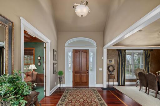 18371 Bearpath Trail, Eden Prairie, MN 55347