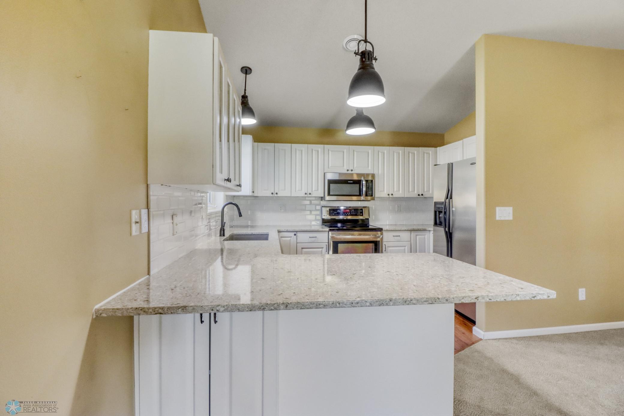 Kitchen1_1.JPG