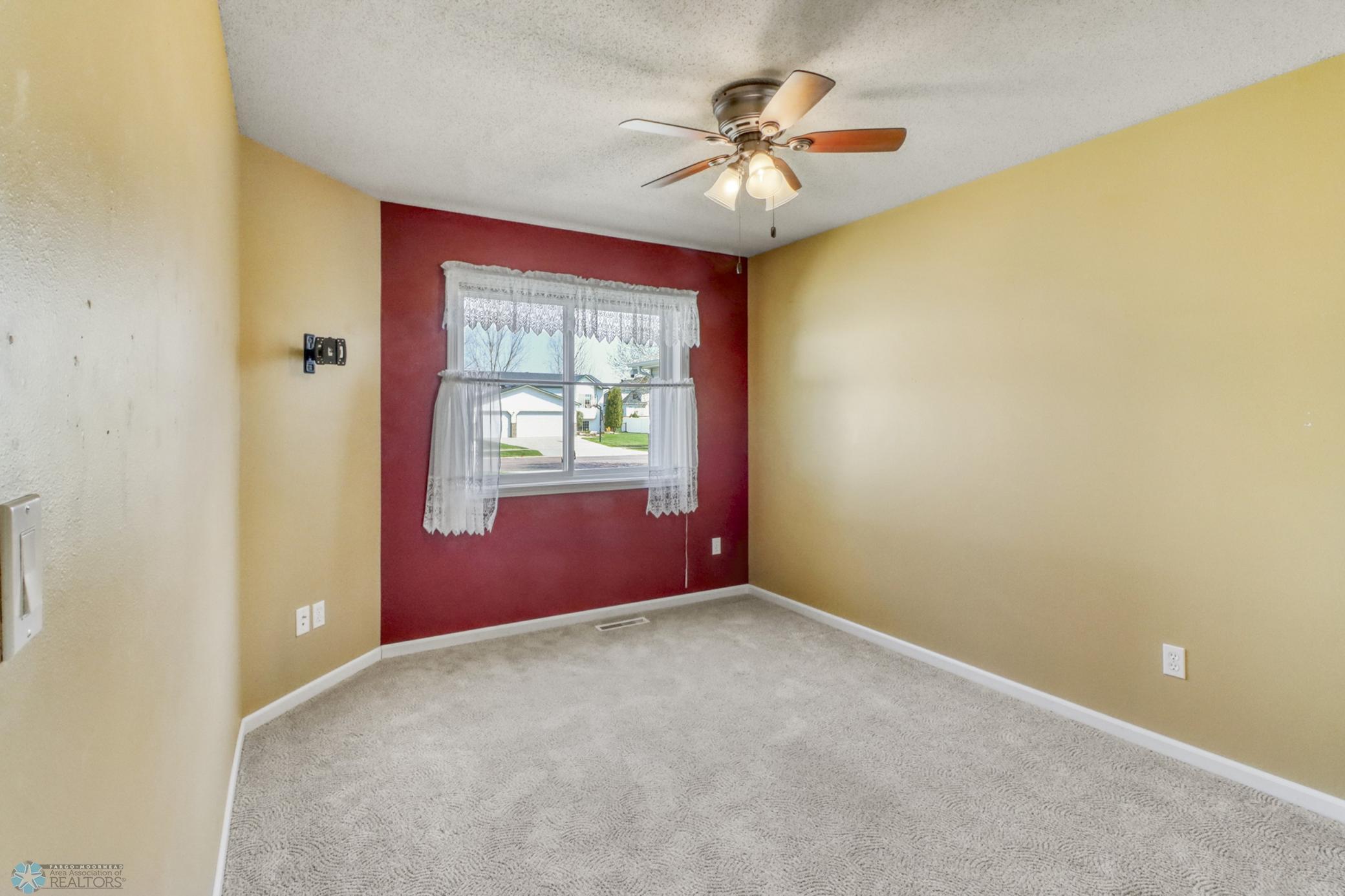 Bedroom1_0.JPG