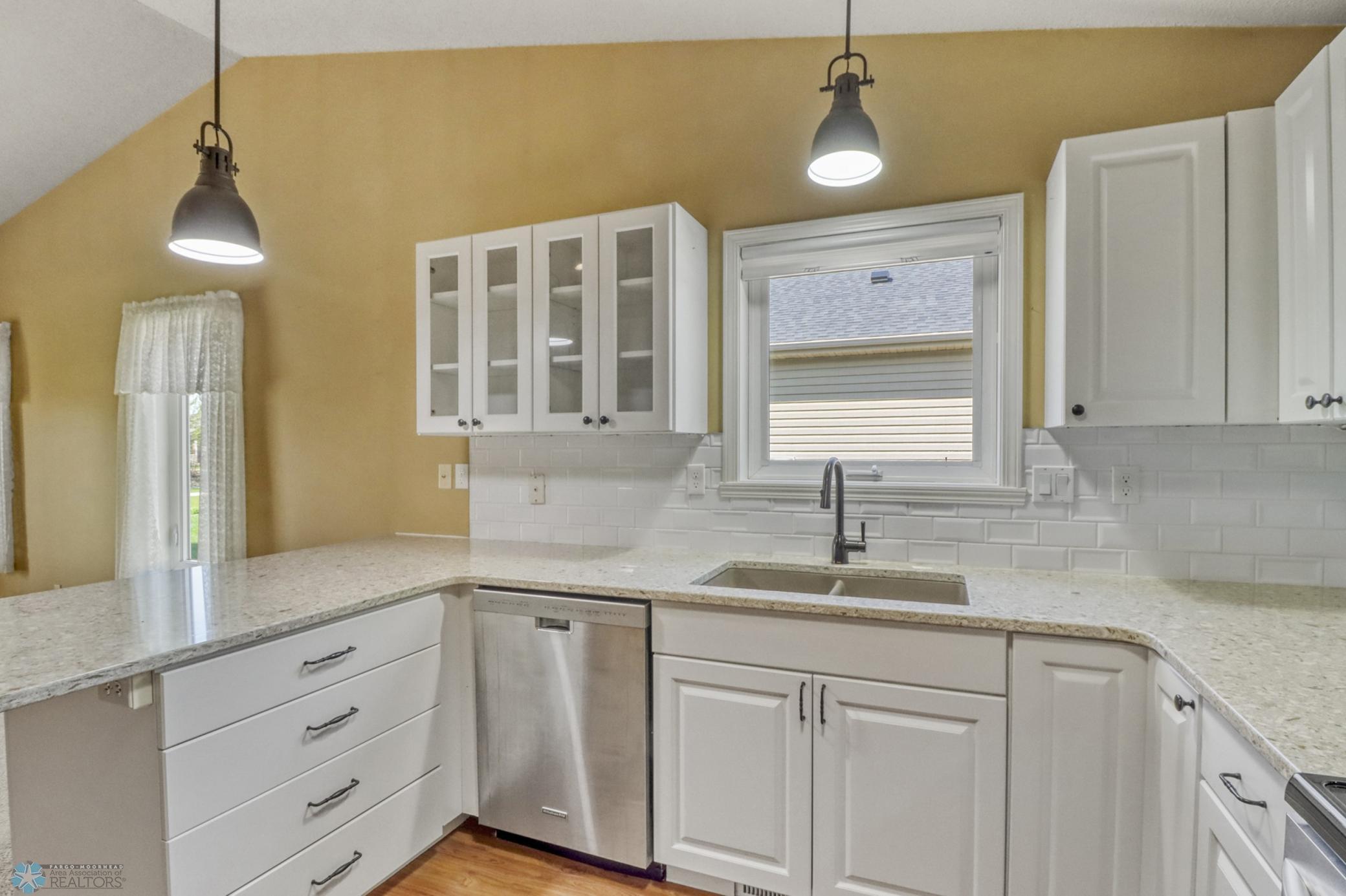 Kitchen1_2.JPG