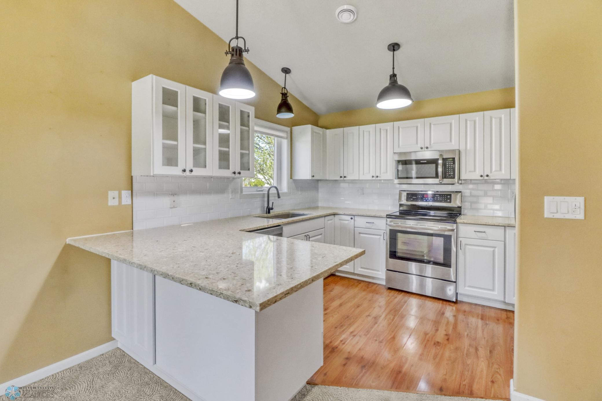 Kitchen1_5.JPG