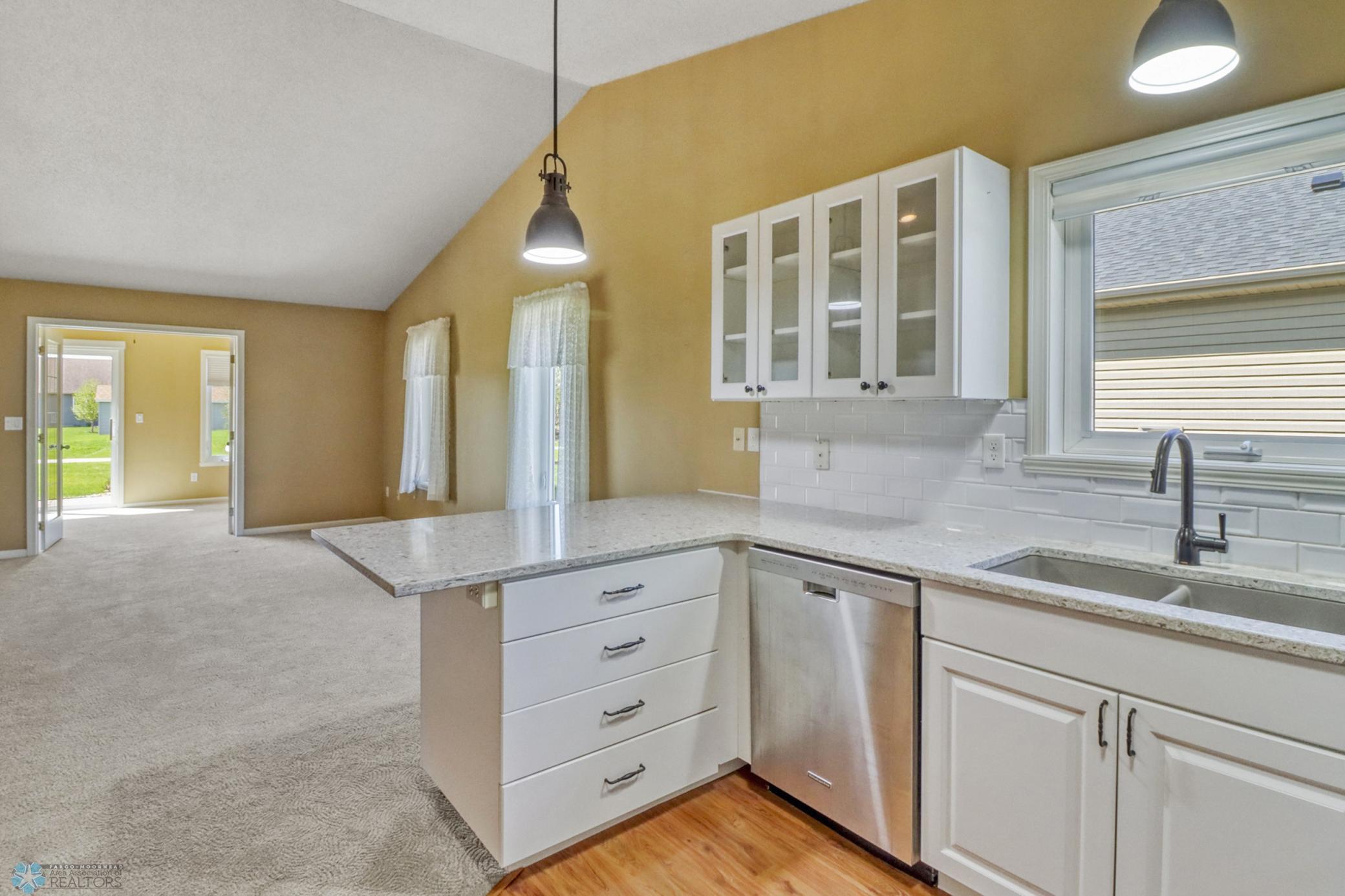 Kitchen1_3.JPG
