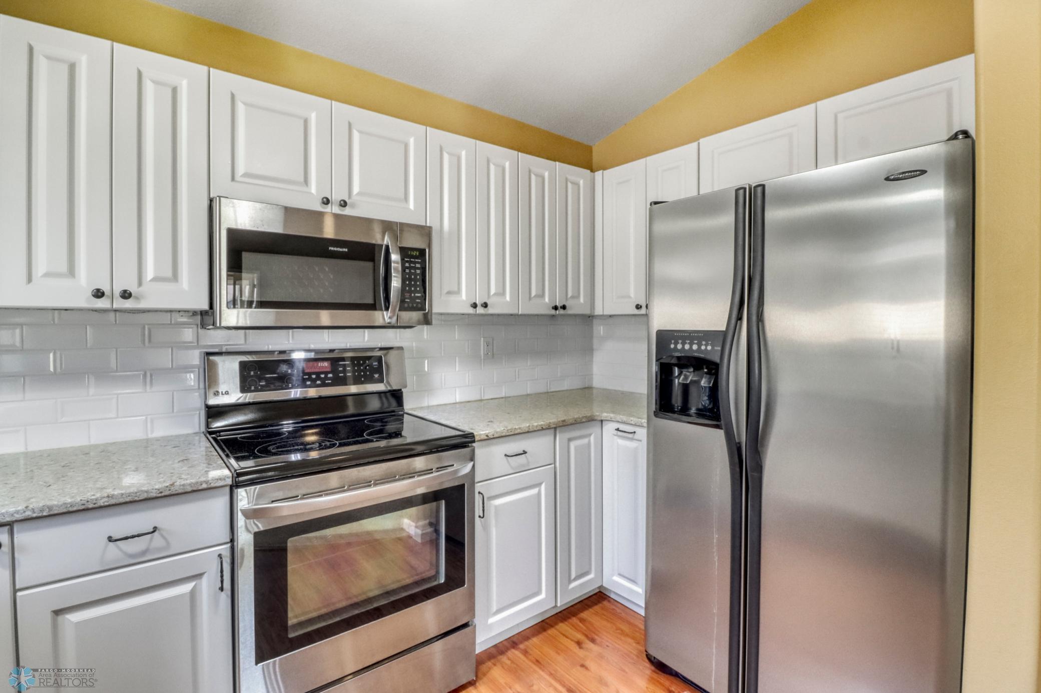 Kitchen1_4.JPG