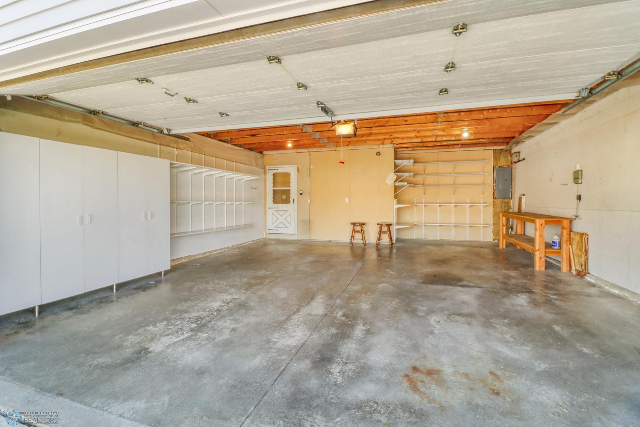 Garage1_0.JPG