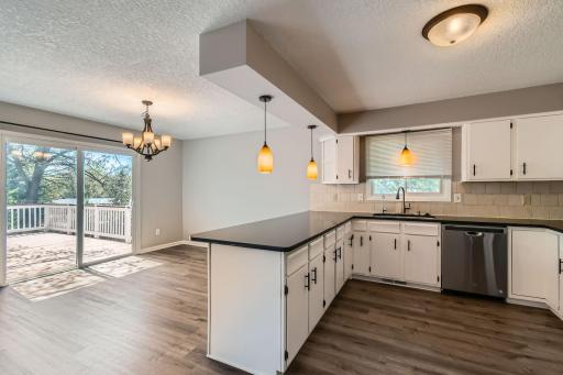 2356 Teakwood Drive E - Web Quality - 008 - 08 Kitchen.jpg