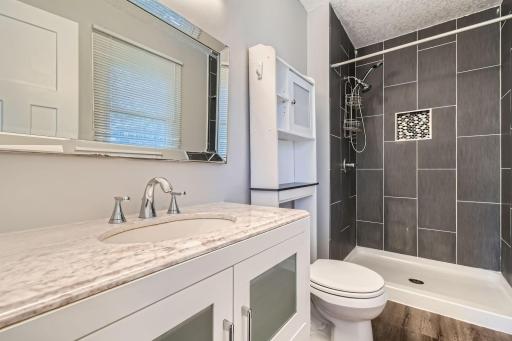 2356 Teakwood Drive E - Web Quality - 012 - 13 Primary Bathroom.jpg