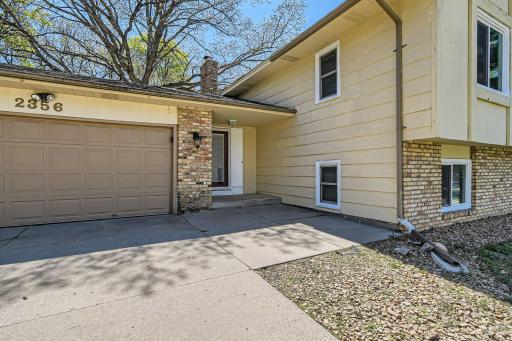 2356 Teakwood Drive E - Web Quality - 003 - 03 Exterior Front Entry.jpg