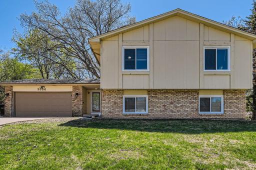 2356 Teakwood Drive E - Web Quality - 001 - 01 Exterior Front.jpg