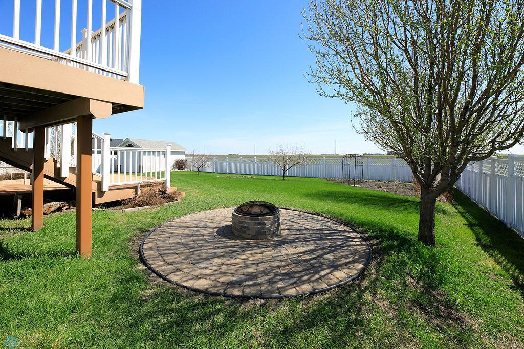 Full fence yard, Fire pit.jpg