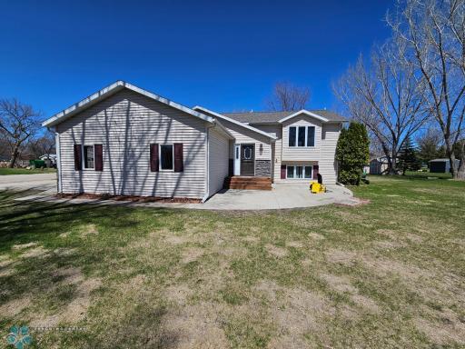 701 10th Avenue SE, Barnesville, MN 56514