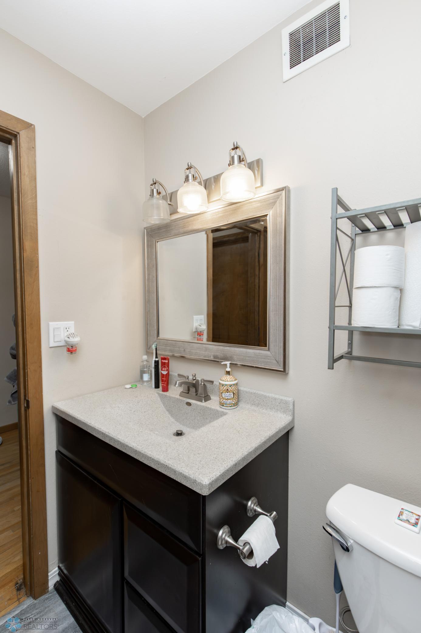 Upper Level Full Bathroom