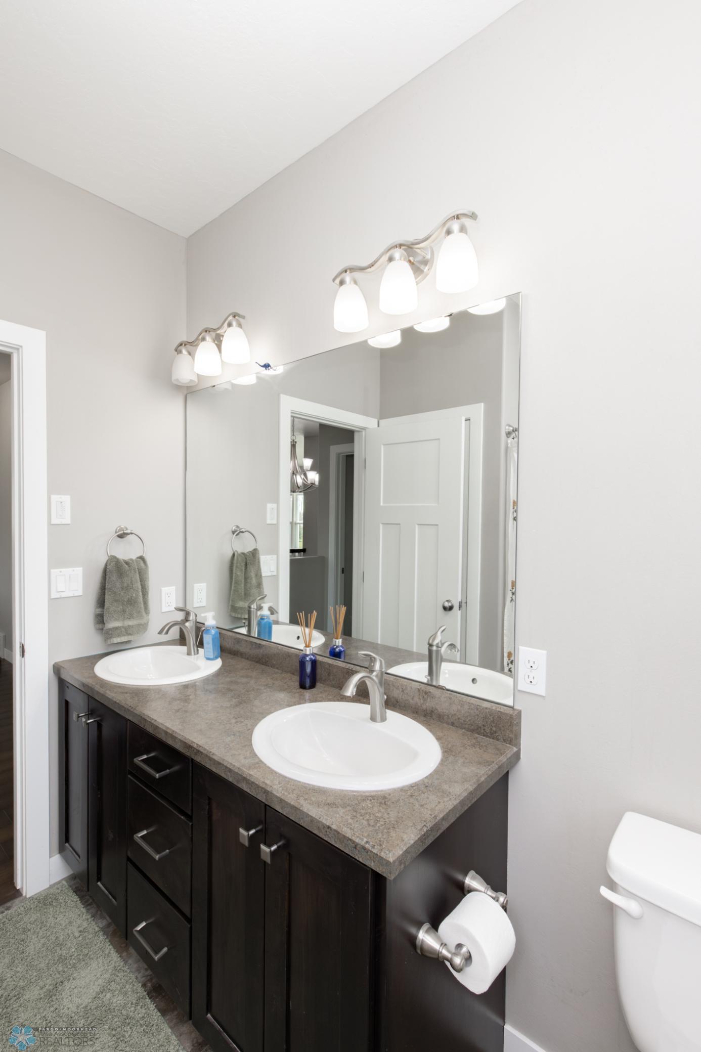 Second Bathroom - Double Vanity!