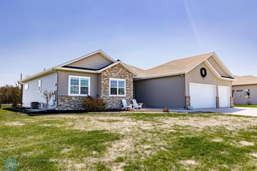702 Mulhollen Drive, Harwood, ND 58042