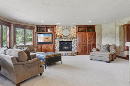 5606 94th Avenue N, Loretto, MN 55357