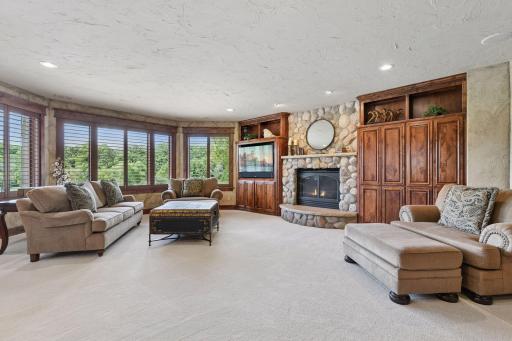 5606 94th Avenue N, Loretto, MN 55357