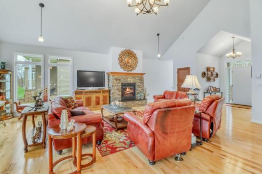 21768 Floyd Lake Dr, Detroit Lakes, MN 56501