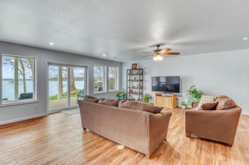 21768 Floyd Lake Dr, Detroit Lakes, MN 56501