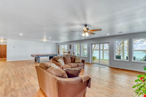 21768 Floyd Lake Dr, Detroit Lakes, MN 56501