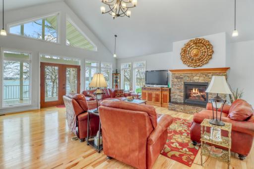 21768 Floyd Lake Dr, Detroit Lakes, MN 56501