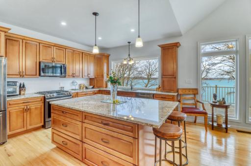 21768 Floyd Lake Dr, Detroit Lakes, MN 56501