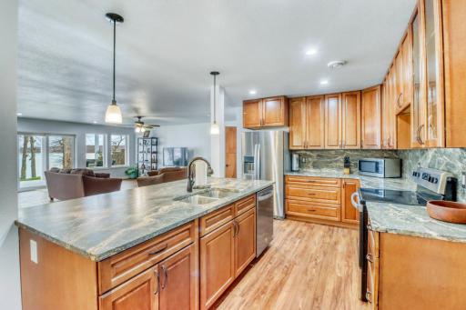 21768 Floyd Lake Dr, Detroit Lakes, MN 56501