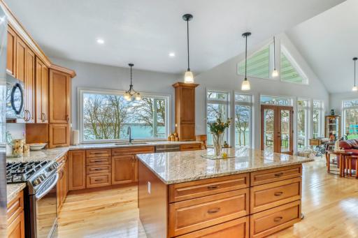 21768 Floyd Lake Dr, Detroit Lakes, MN 56501