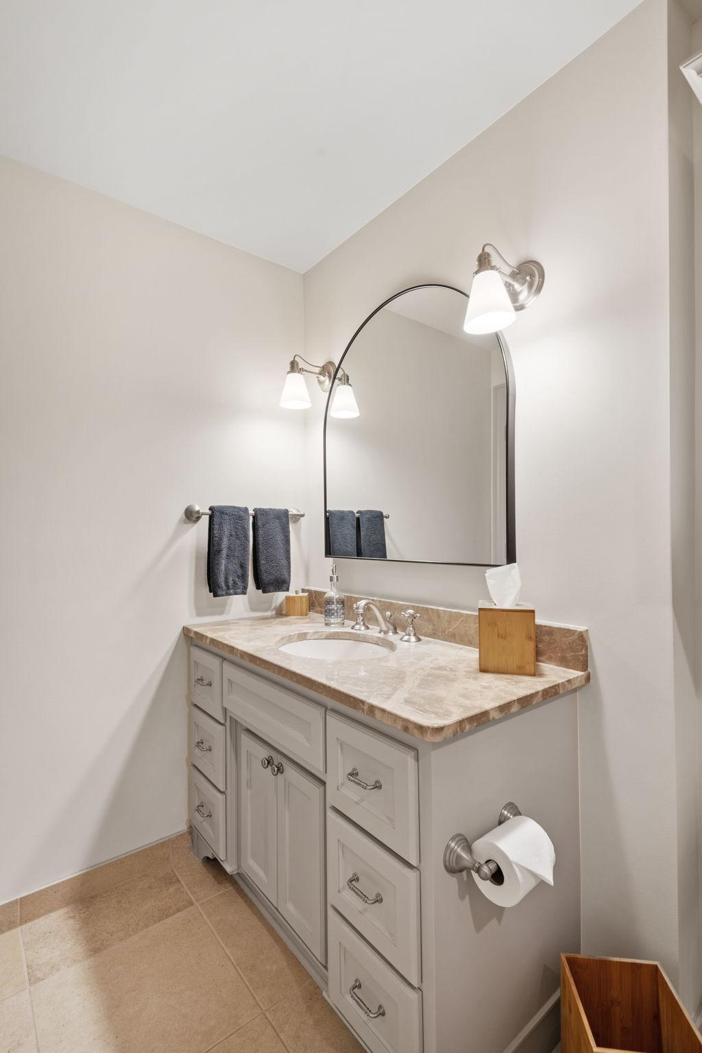 98-web-or-mls-8766 Sherwood Bluff-98.jpg