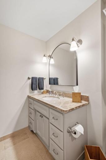 8766 Sherwood Bluff, Eden Prairie, MN 55347
