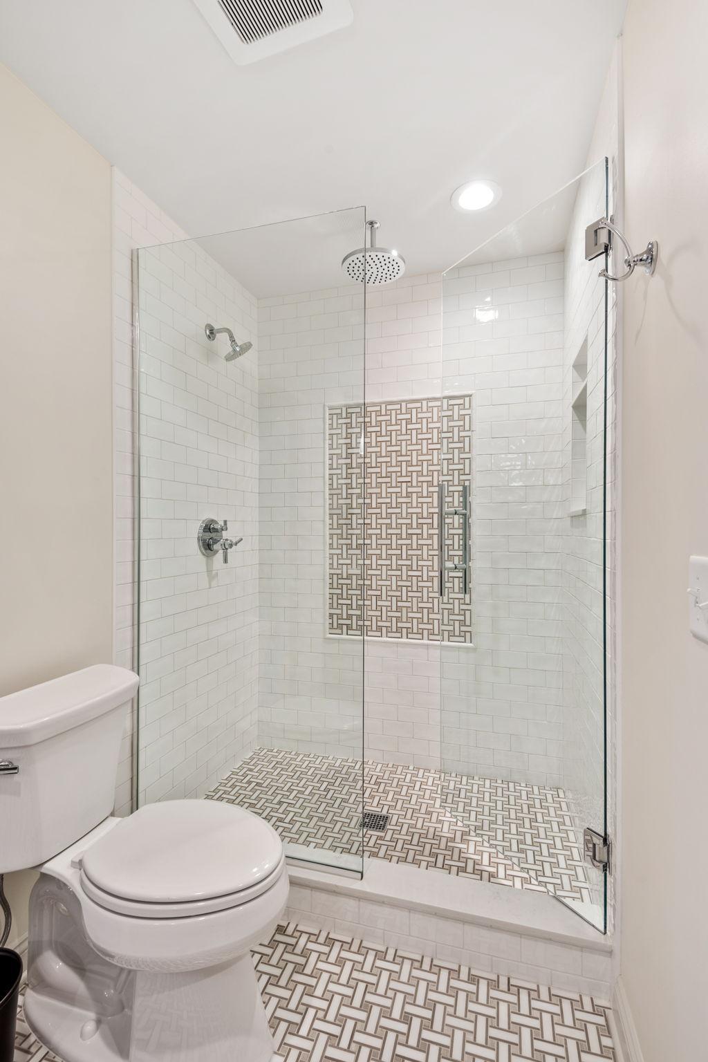 84-web-or-mls-8766 Sherwood Bluff-84.jpg