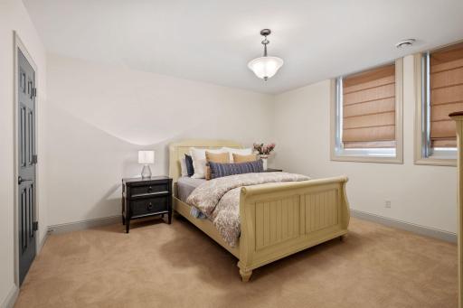 8766 Sherwood Bluff, Eden Prairie, MN 55347