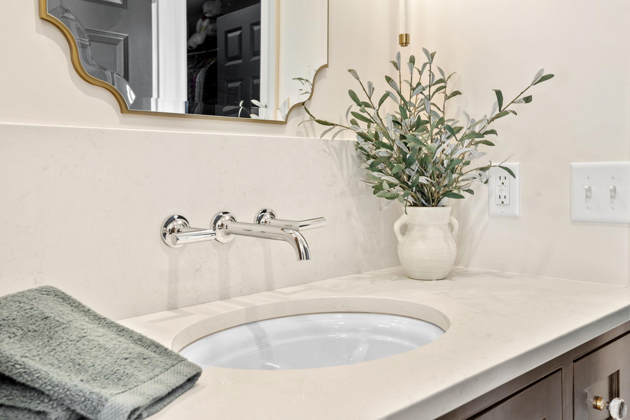 70-web-or-mls-8766 Sherwood Bluff-70.jpg