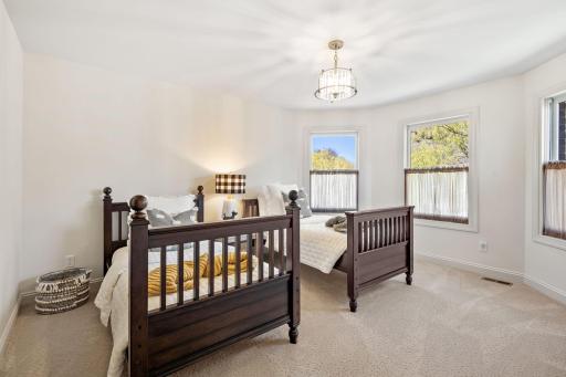 8766 Sherwood Bluff, Eden Prairie, MN 55347