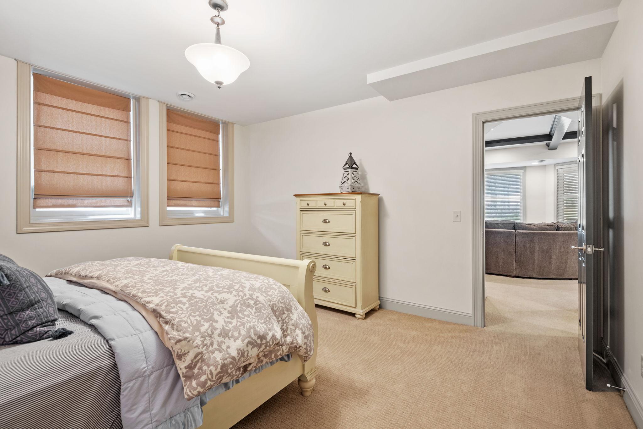 96-web-or-mls-8766 Sherwood Bluff-96.jpg