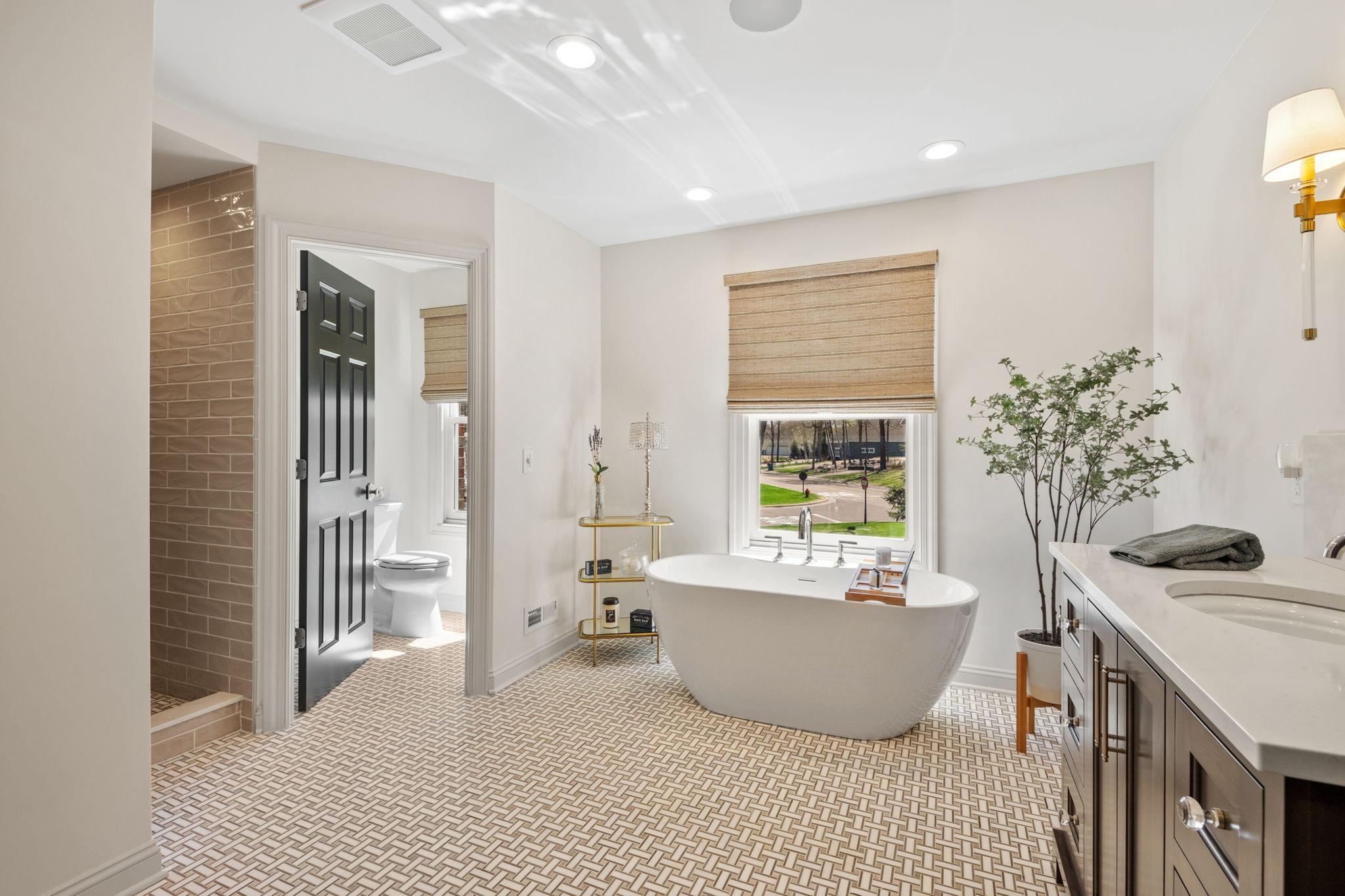 66-web-or-mls-8766 Sherwood Bluff-66.jpg