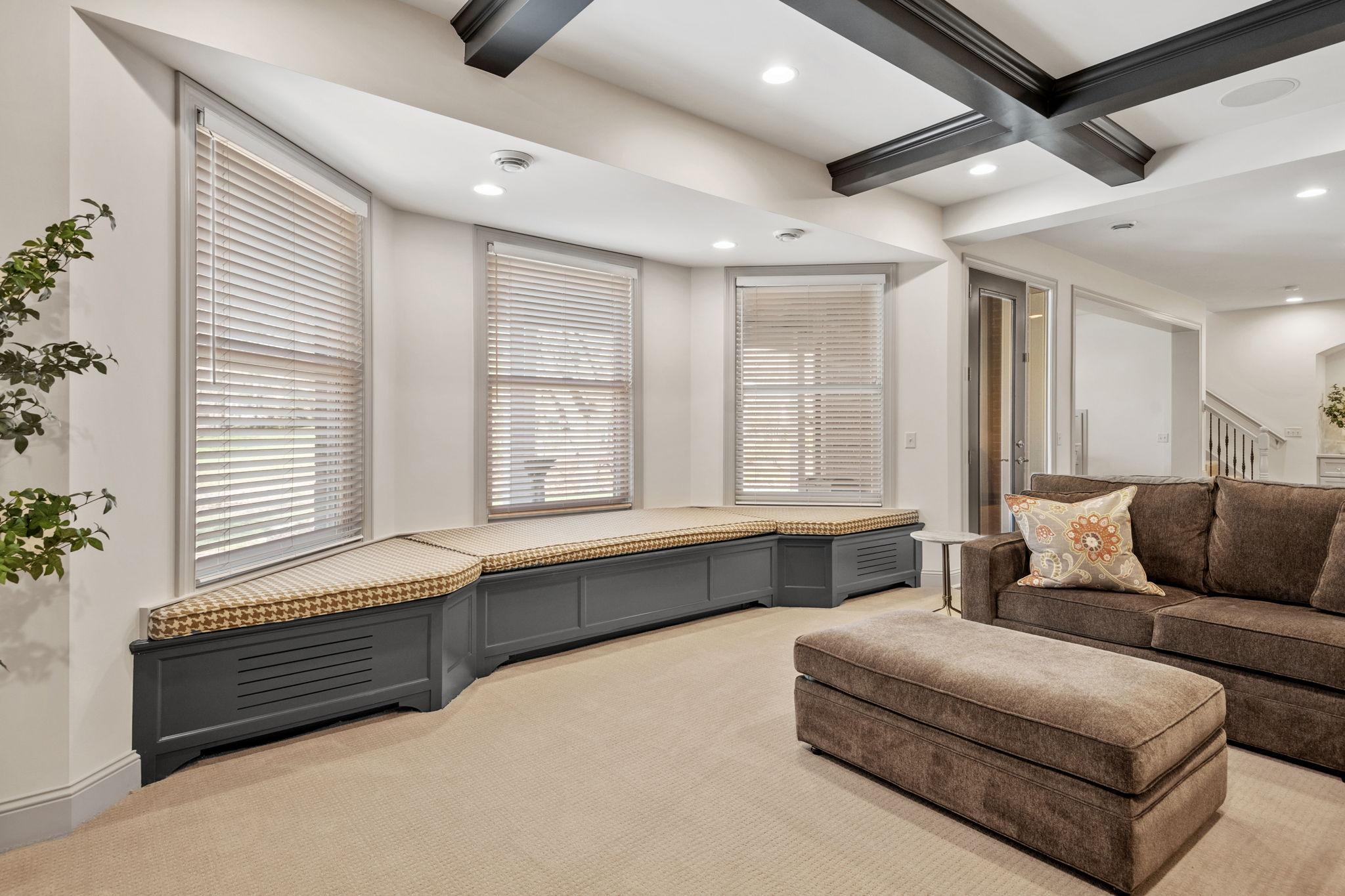 93-web-or-mls-8766 Sherwood Bluff-93.jpg