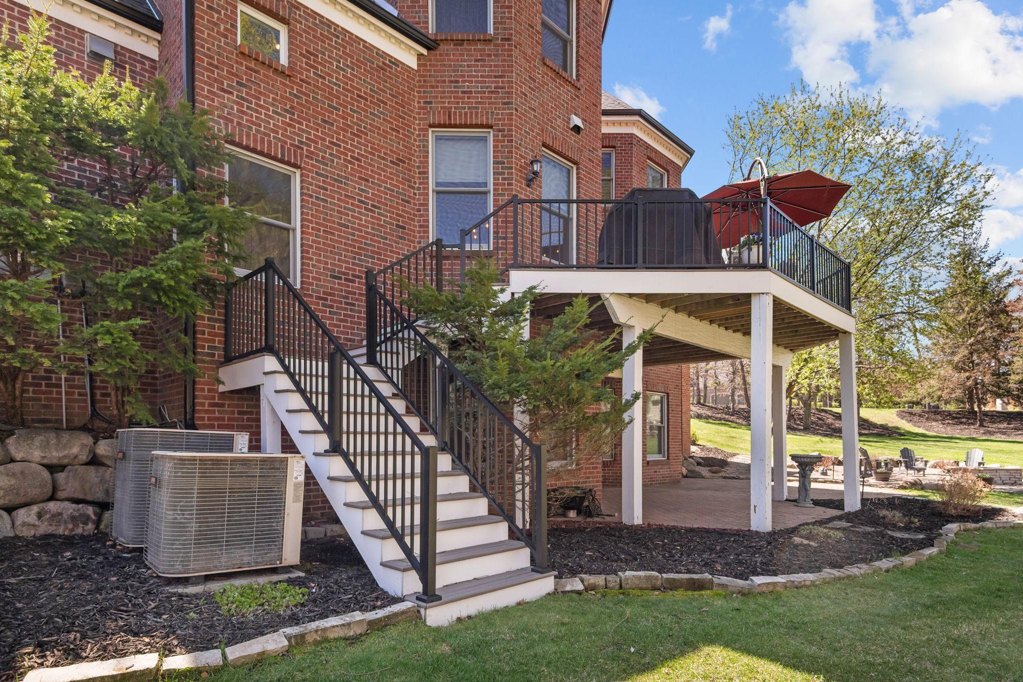 15-web-or-mls-8766 Sherwood Bluff-15.jpg