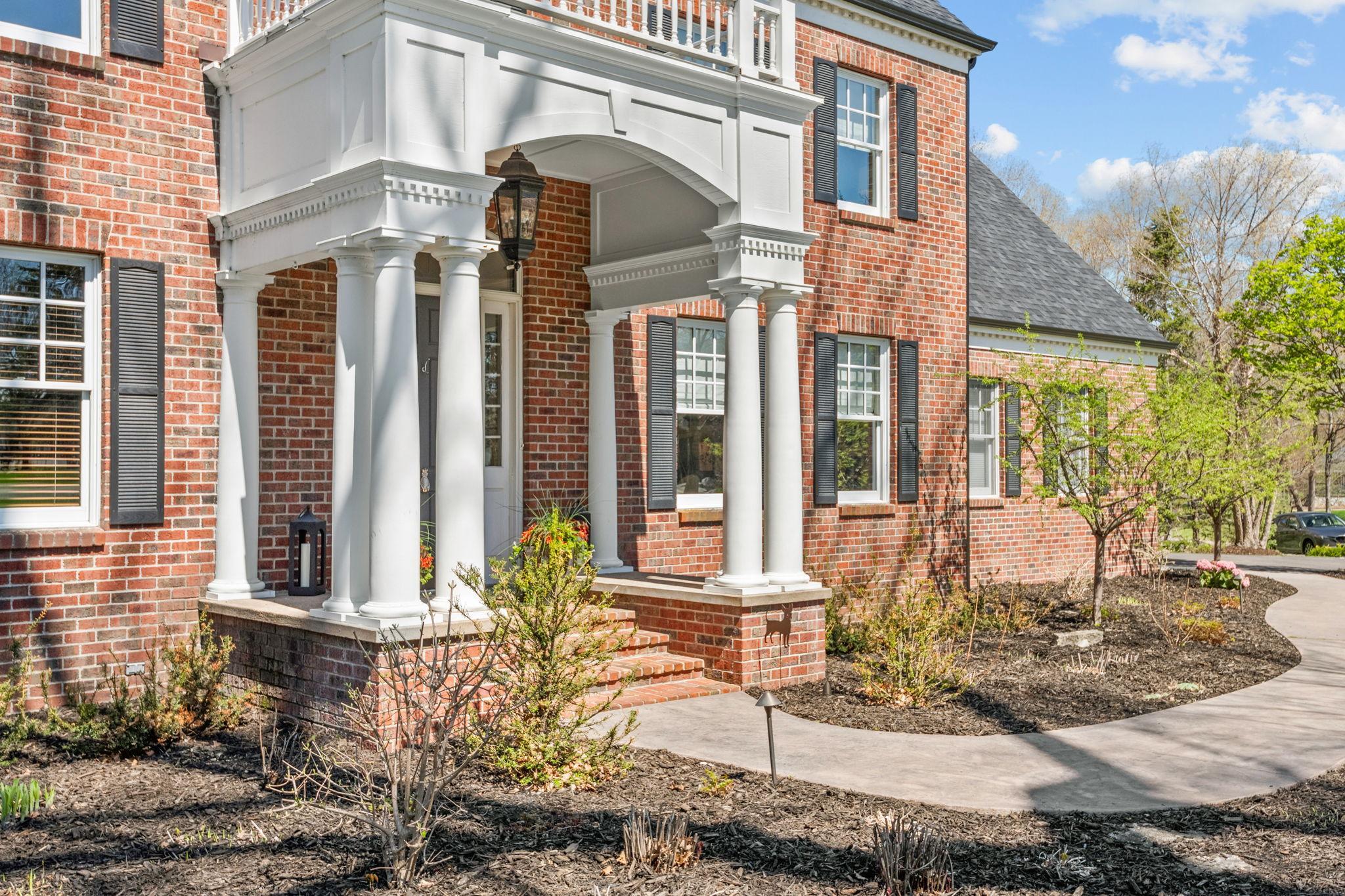 5-web-or-mls-8766 Sherwood Bluff-5.jpg