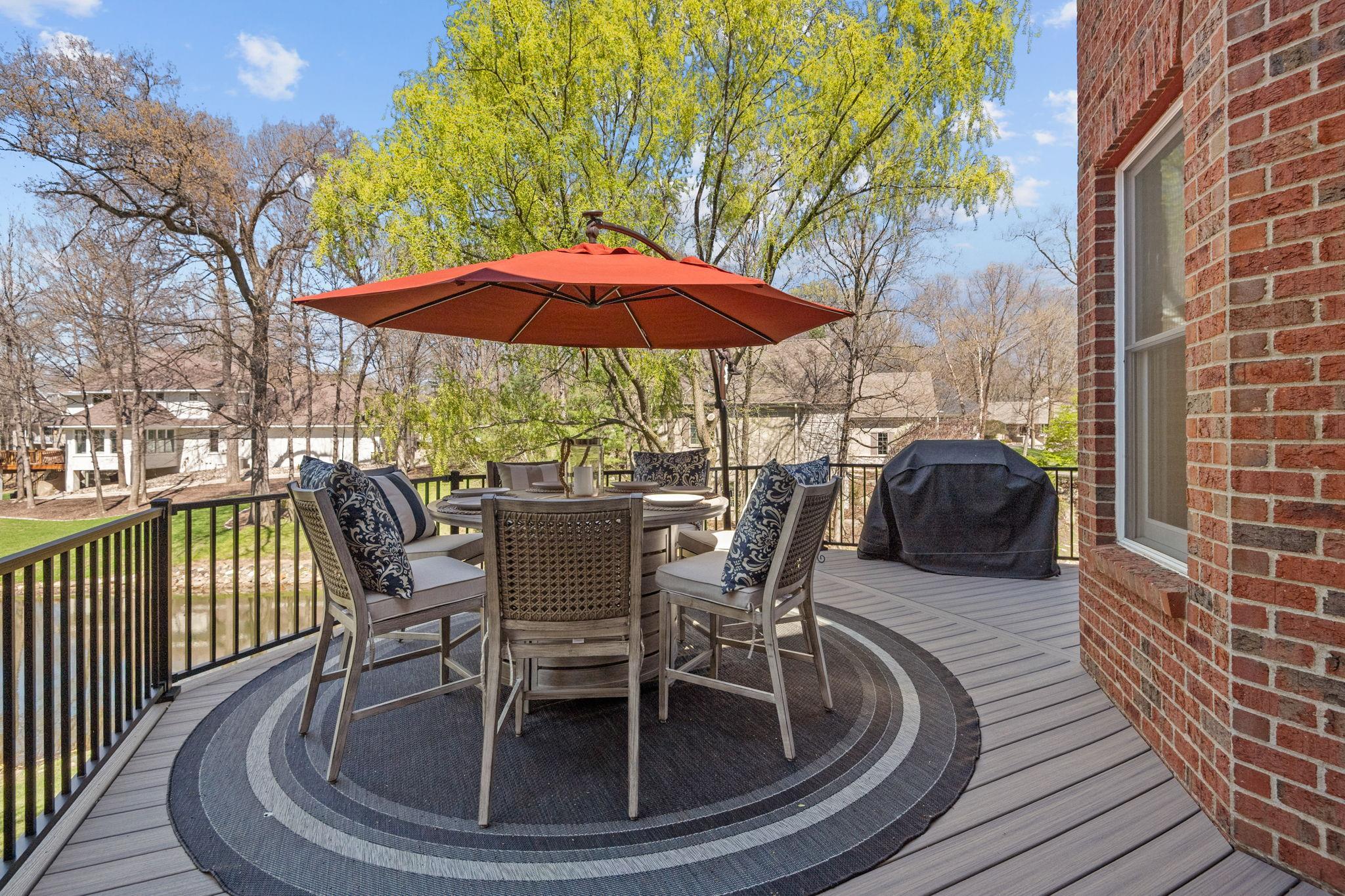 17-web-or-mls-8766 Sherwood Bluff-17.jpg