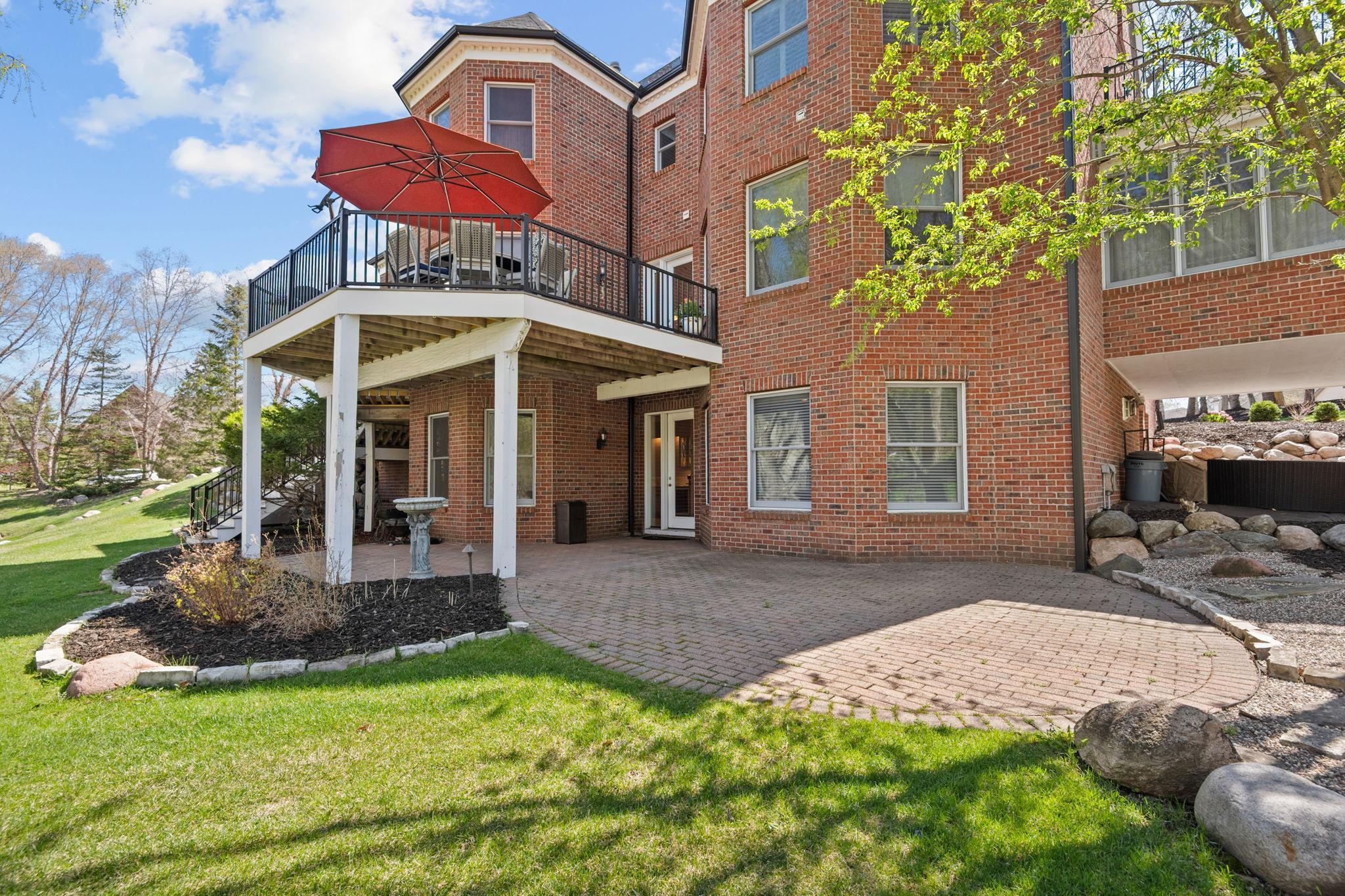 13-web-or-mls-8766 Sherwood Bluff-13.jpg