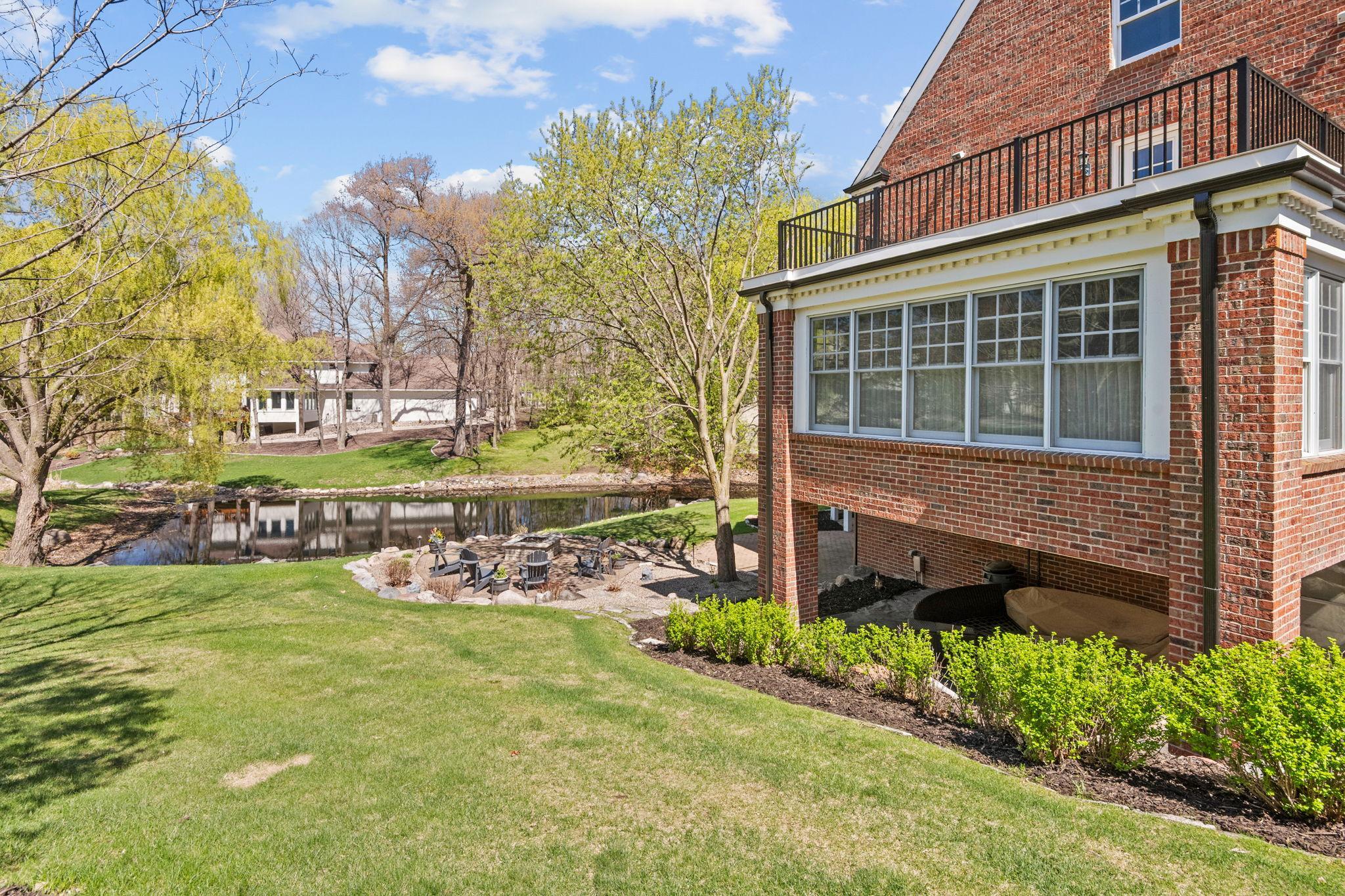7-web-or-mls-8766 Sherwood Bluff-7.jpg