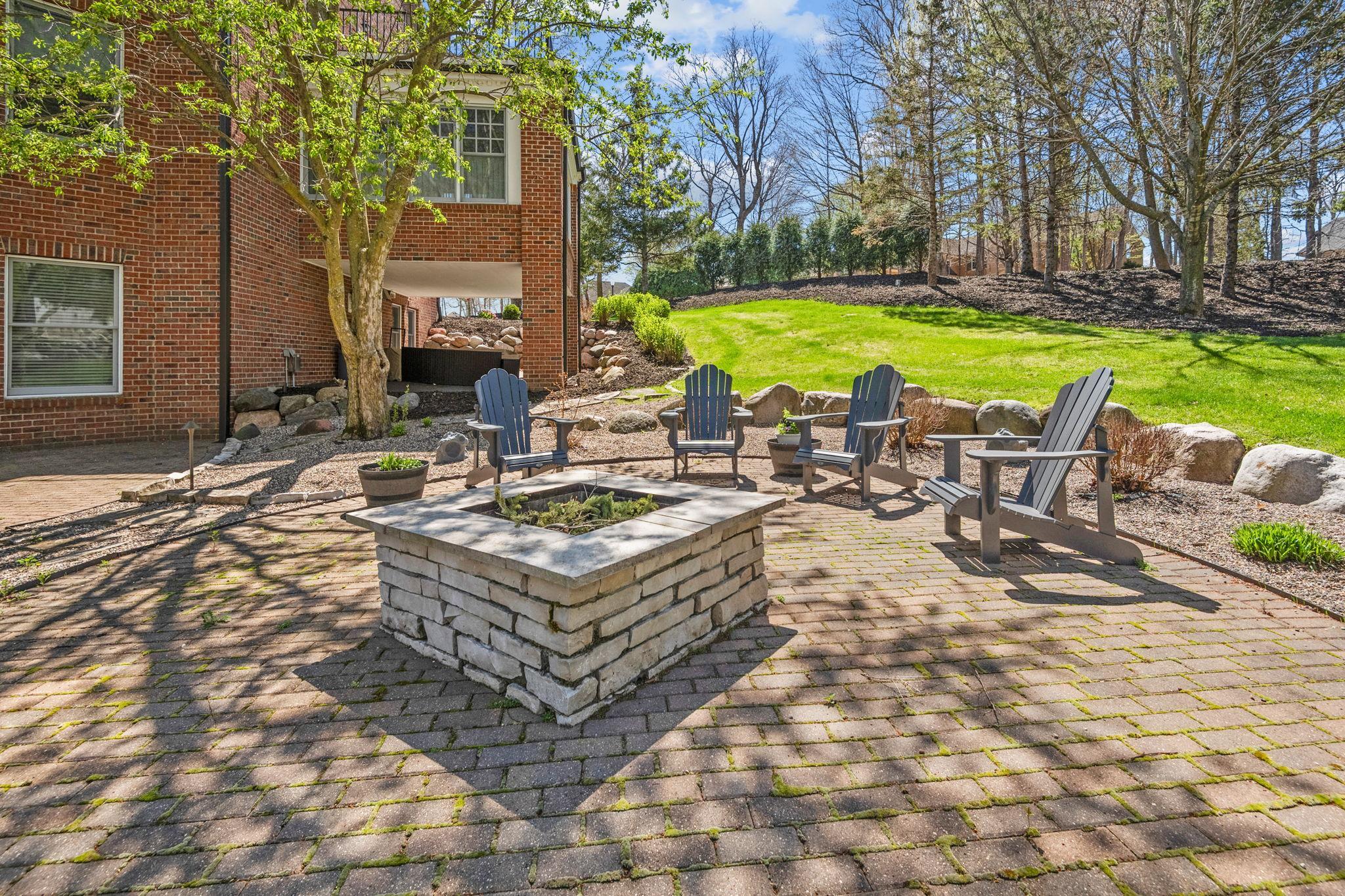 11-web-or-mls-8766 Sherwood Bluff-11.jpg